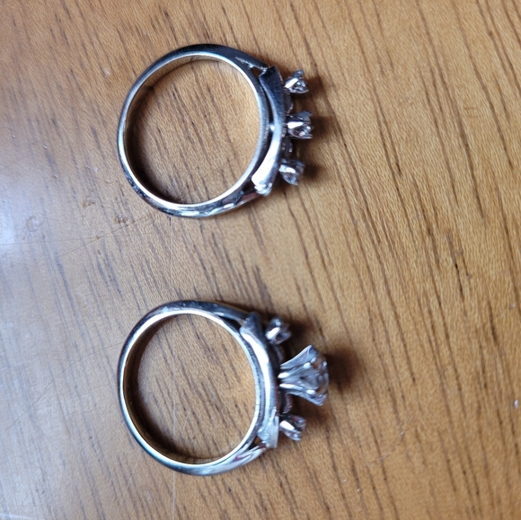 $2000 EMT 18K white gold wedding ring and wedding band. - Picture 3 of 12